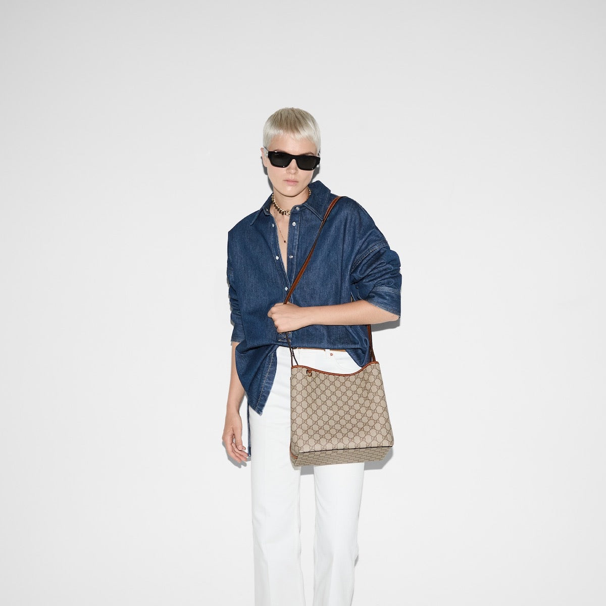 GG Emblem medium bucket bag